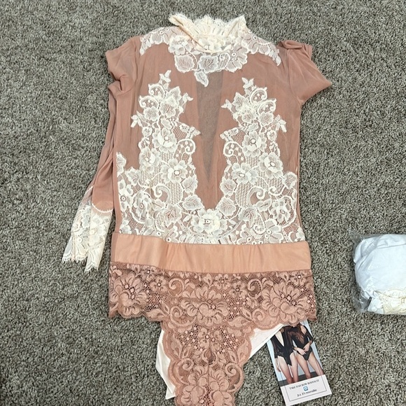 We are HAH take hah bow reversible bodysuit copper rose extra small - Picture 1 of 5